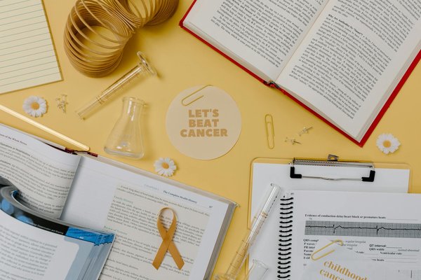 What are the best practices for UK cardiologists in treating aortic dissection with non-surgical methods?